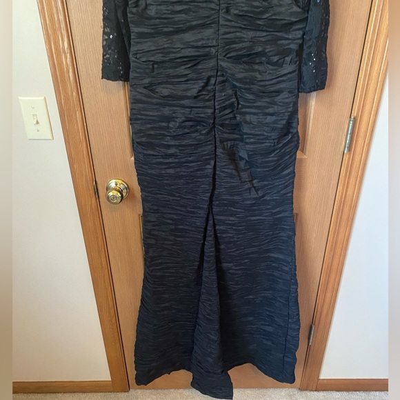 Alex Evenings fitted black sequin lace gown, slight fishtail train, 16 worn once - Picture 2 of 6